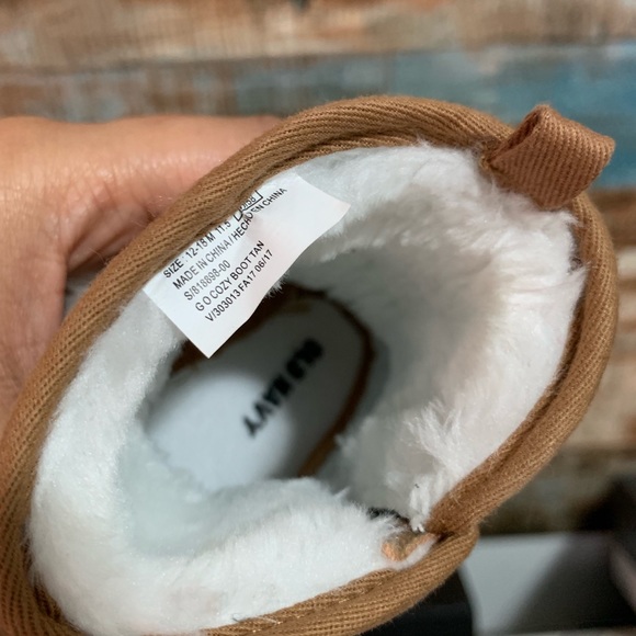 EUC 2 pairs of Old Navy baby girl boots 12-18 mos. - Picture 3 of 5